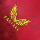 Kit Infantil Wolves II 23/24 - Castore - Vermelho com detalhes em preto e amarelo