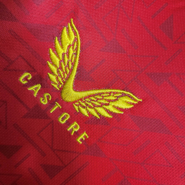 Kit Infantil Wolves II 23/24 - Castore - Vermelho com detalhes em preto e amarelo