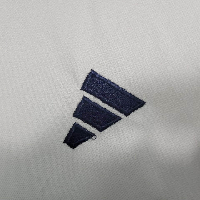 Kit Infantil Real Madrid I manga longa 23/24 - Adidas - Branco com detalhes em preto e amarelo