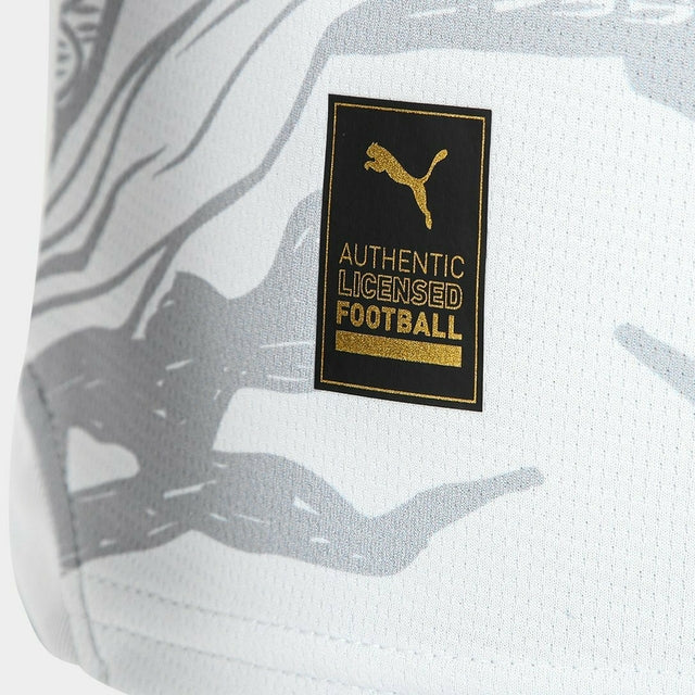 Camisa Manchester City Edição especial Ano do Dragão 24/25 - Torcedor Puma Masculina - Azul - Branca com detalhes em cinza e preto