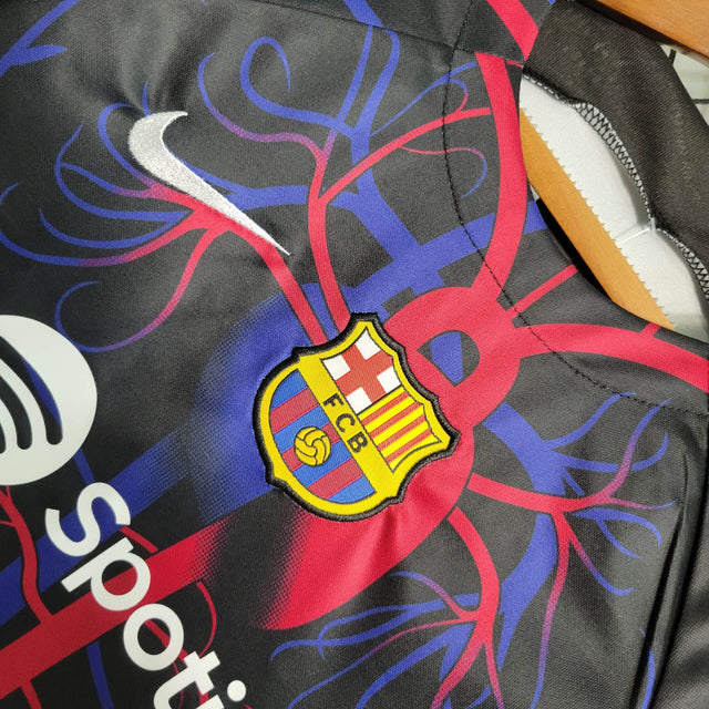 Kit Infantil Barcelona Edição Especial 23/24 - Nike - Azul com detalhes em vermelho