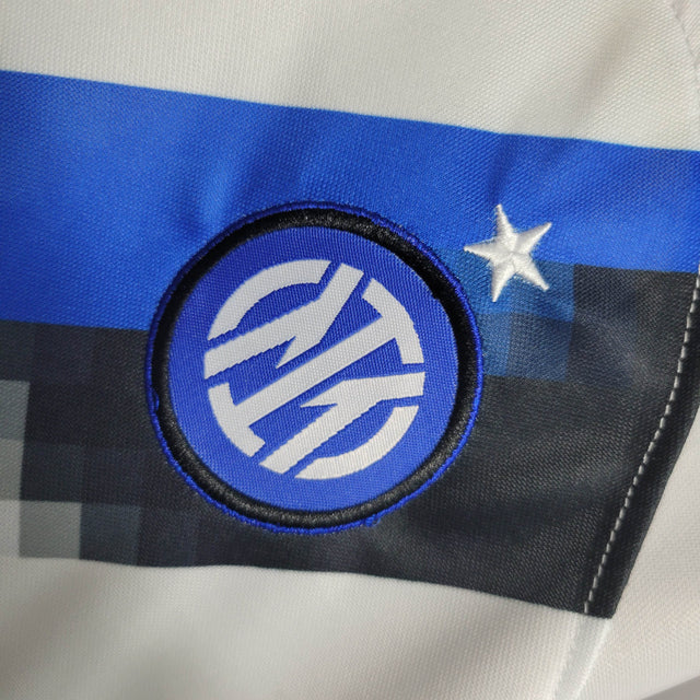 Kit Infantil Inter de Milão II 23/24 - Nike - Branco com detalhes em azul