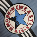 Camisa Retrô Newcastle II 1995/1996 - Adidas Masculina - Azul com detalhes em branco