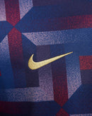 Camisa Seleção da Inglaterra Pré-jogo II 24/25 - Torcedor Nike Masculina - Roxa com detalhes em azul e vermelho