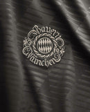 Camisa Bayern de Munique Edição especial Oktoberfest 24/25 - Torcedor Adidas Masculina - Preta com detalhes em bege