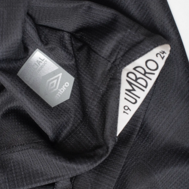 Camisa Grêmio III 24/25 -  Umbro Feminina - Preta com detalhes em azul e branco