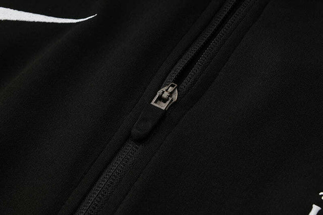 Jaqueta Corta-Vento Liverpool 25/26 - Masculina Nike - Preta com detalhes em vermelho