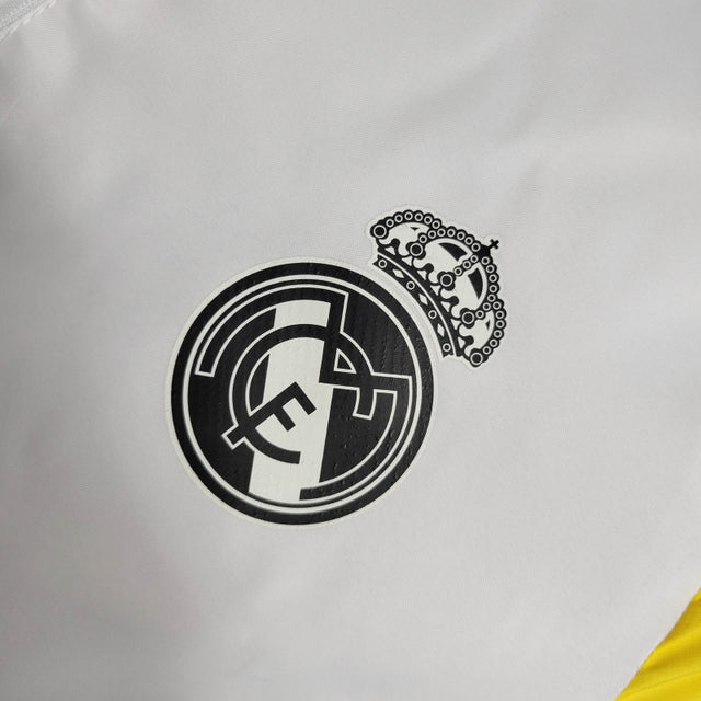 Jaqueta Corta-Vento Real Madrid 23/24 - Masculina Adidas - Branca com detalhes em azul e amarelo