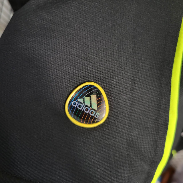 Camisa Retrô Real Madrid II 10/11 - Masculina Adidas - Preta com detalhes em branco e verde limão