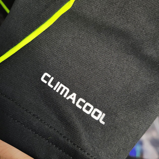 Camisa Retrô Real Madrid II 10/11 - Masculina Adidas - Preta com detalhes em branco e verde limão