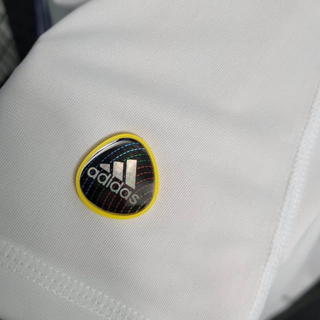 Camisa Retrô Real Madrid I 10/11 - Masculina Adidas - Branca com detalhes em azul