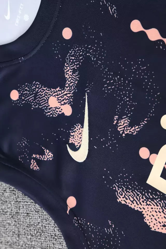 Kit Treino adulto - Camisa e Shorts - Chelsea Nike 24/25 - Azul com detalhes em salmão