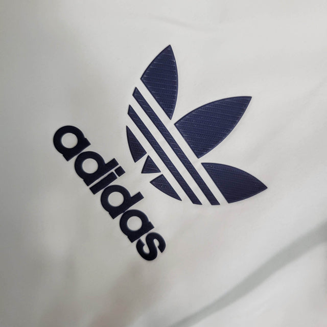 Jaqueta Corta-Vento Real Madrid 23/24 - Masculina Adidas - Azul e branca