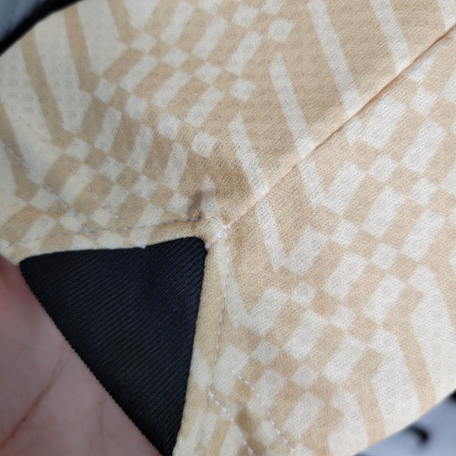 Camisa AC Milan Edição especial Goleiro 23/24 - Torcedor Puma Masculina - Bege com detalhes em preto