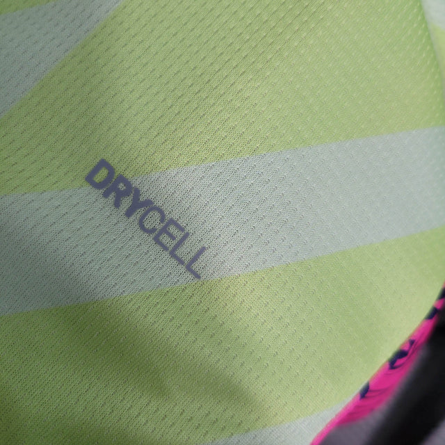 Camisa Manchester City Goleiro 23/24 - Torcedor Puma Masculina - Verde com detalhes em rosa