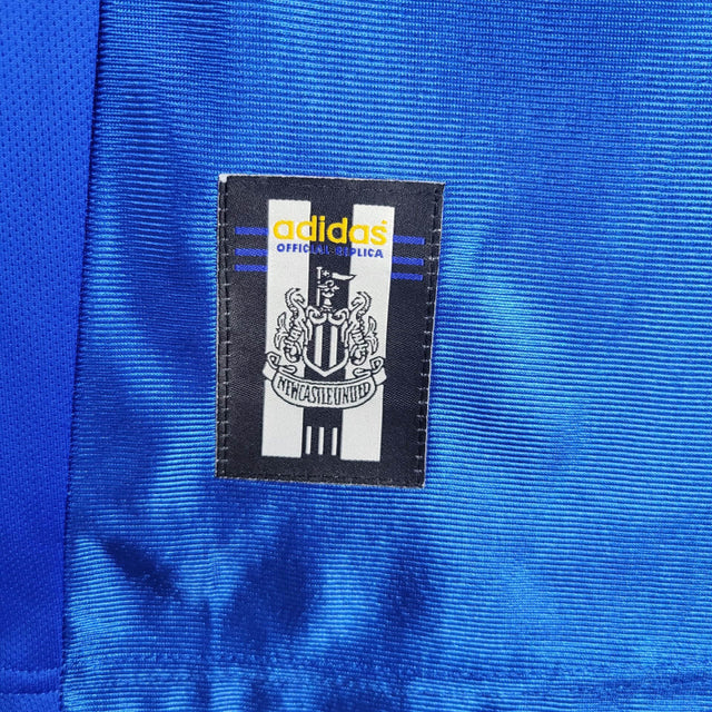 Camisa Newcastle United II Retrô 1998/1999 - Masculina Adidas - Azul com detalhes em dourado