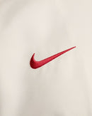 Jaqueta Corta-Vento Liverpool I 24/25 - Masculina Nike - Bege com detalhes em vermelho e preto