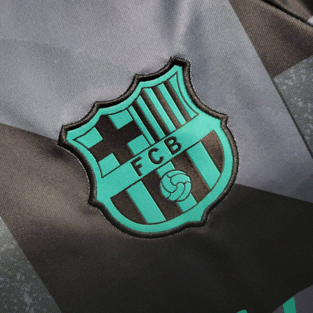 Camisa Treino Barcelona 23/24 - Torcedor Nike Masculina - Cinza com detalhes em preto