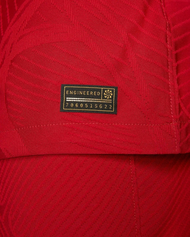 Camisa Liverpool I 23/24 - Torcedor Nike Masculina - Vermelha com detalhes em branco