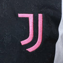 Camisa Juventus Pré-jogo 24/25 - Torcedor Adidas Masculina - Branca com detalhes em amarelo e preto