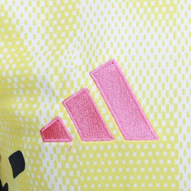 Camisa Juventus Pré-jogo 24/25 - Torcedor Adidas Masculina - Branca com detalhes em amarelo e preto