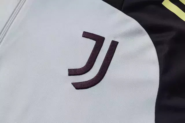 Conjunto Juventus Treino 25/26 - Masculino Adidas - Cinza e preto com detalhes em amarelo