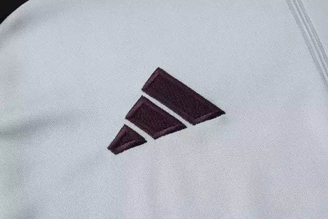 Conjunto Juventus Treino 25/26 - Masculino Adidas - Cinza e preto com detalhes em amarelo