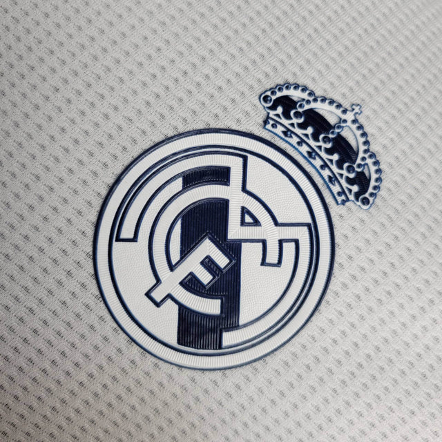 Camisa Real Madrid Treino 24/25 polo - Jogador Adidas Masculina - Branca com detalhes em azul