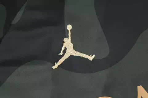 Kit Treino adulto - Camisa e Shorts - Paris Saint-Germain Jordan 24/25 - Verde camuflado