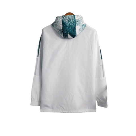 Jaqueta Corta-Vento Bayern de Munique 23/24 - Masculina Adidas - Branca com detalhes em verde