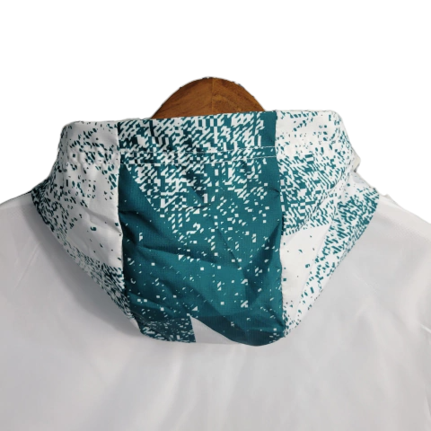 Jaqueta Corta-Vento Bayern de Munique 23/24 - Masculina Adidas - Branca com detalhes em verde