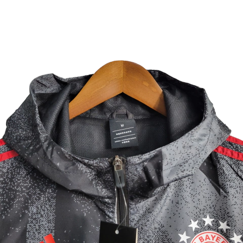 Jaqueta Corta-Vento Bayern de Munique 23/24 - Masculina Adidas - Preta