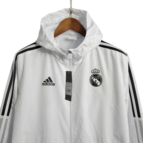Jaqueta Corta-Vento Real Madrid 23/24 - Masculina Adidas - Branca com listras pretas