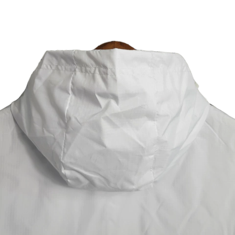 Jaqueta Corta-Vento Real Madrid 23/24 - Masculina Adidas - Branca com listras pretas