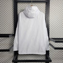 Jaqueta Corta-Vento Real Madrid 23/24 - Masculina Adidas - Branca com listras pretas