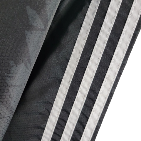 Jaqueta Corta-Vento Real Madrid 23/24 - Masculina Adidas - Preta