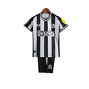 Kit Infantil Newcastle Home 23/24 - Castore - Preto e Branco