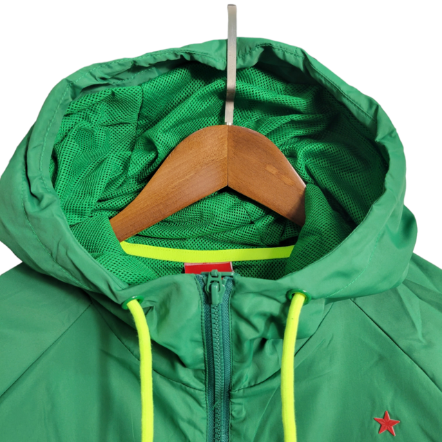 Jaqueta Corta-Vento Palmeiras 23/24 - Masculina Puma - Verde com detalhes em branco e amarelo