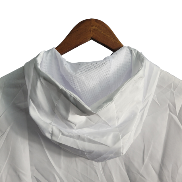 Jaqueta Corta-Vento Palmeiras 22/23 - Masculina Puma - Branca com detalhes em verde