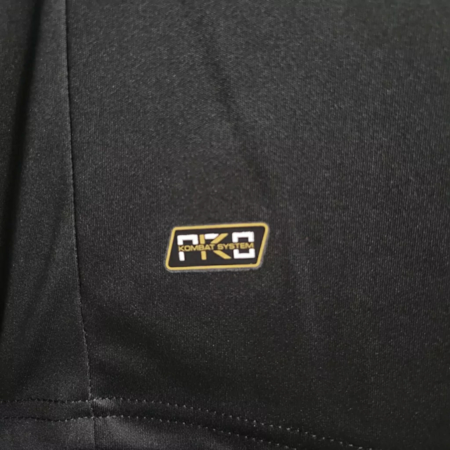 Camiseta Vasco Treino 23/24 - Kappa Torcedor Masculino - Preta com detalhes em cinza e vermelho