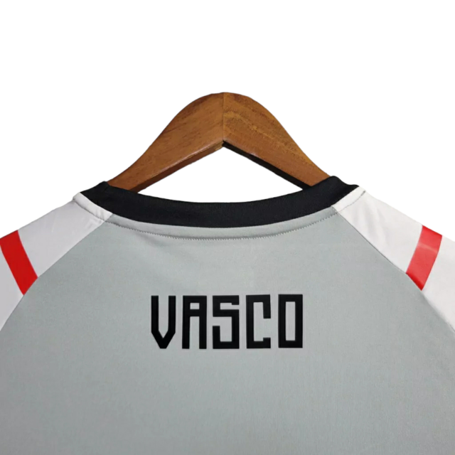 Camiseta Vasco da Gama Treino 23/24 - Kappa Torcedor Masculino - Cinza com detalhes em preto e vermelho
