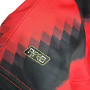 Camisa Vasco da Gama Conceito 23/24 Kappa Masculina - Vermelha com a faixa em preto e detalhes em amarelo