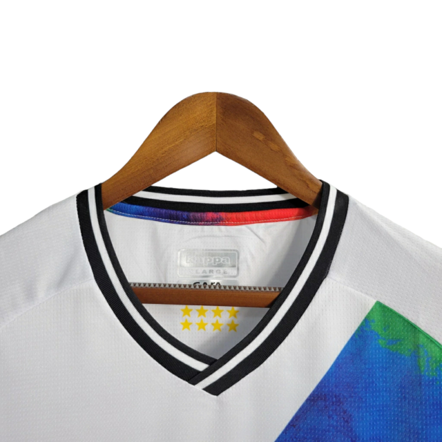 Camisa Vasco da Gama Edição Especial LGBTQIAPN+ 23/24 Kappa Masculino - Branco com detalhes na faixa nas cores de um Arco-íris