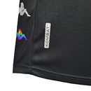 Camisa Vasco da Gama II Edição especial LGBTQIAPN+ 23/24 -  Kappa Feminina - Preta com detalhes na faixa nas cores de um Arco-íris