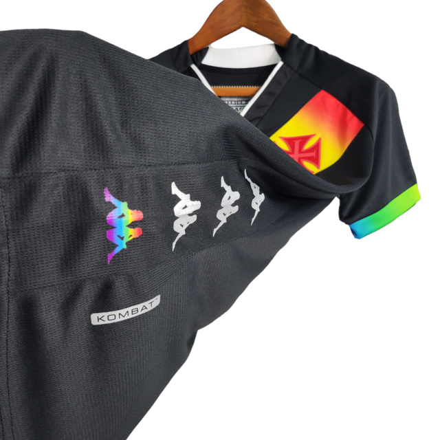 Camisa Vasco da Gama II Edição especial LGBTQIAPN+ 23/24 -  Kappa Feminina - Preta com detalhes na faixa nas cores de um Arco-íris