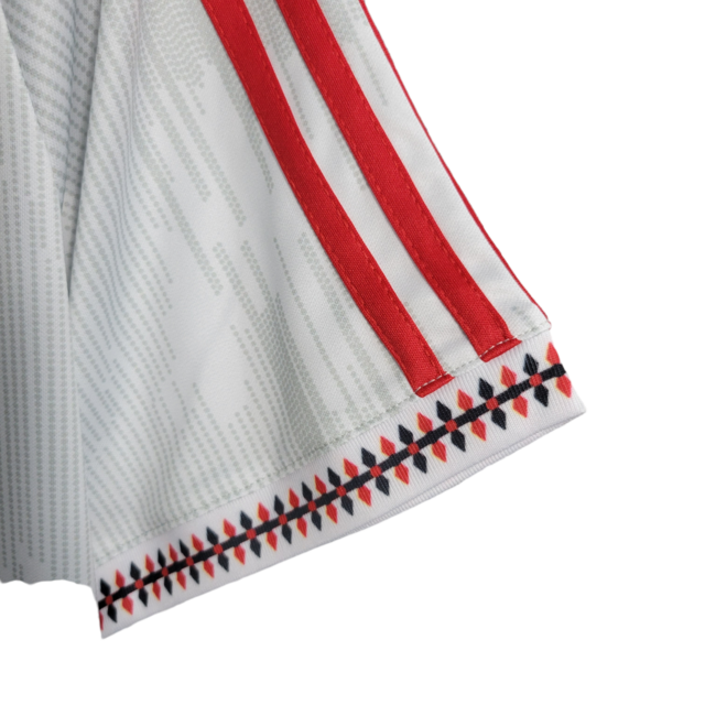 Camisa São Paulo Edição Edição especial 23/24 - Torcedor Adidas Masculina - Branca com listras em vermelho e preto