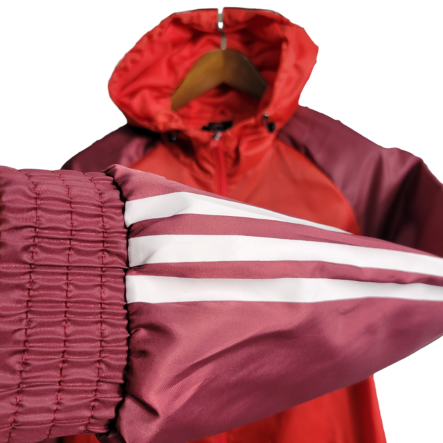 Jaqueta Corta-Vento São Paulo 23/24 Masculino Adidas - Vermelha com detalhes em branco e roxo