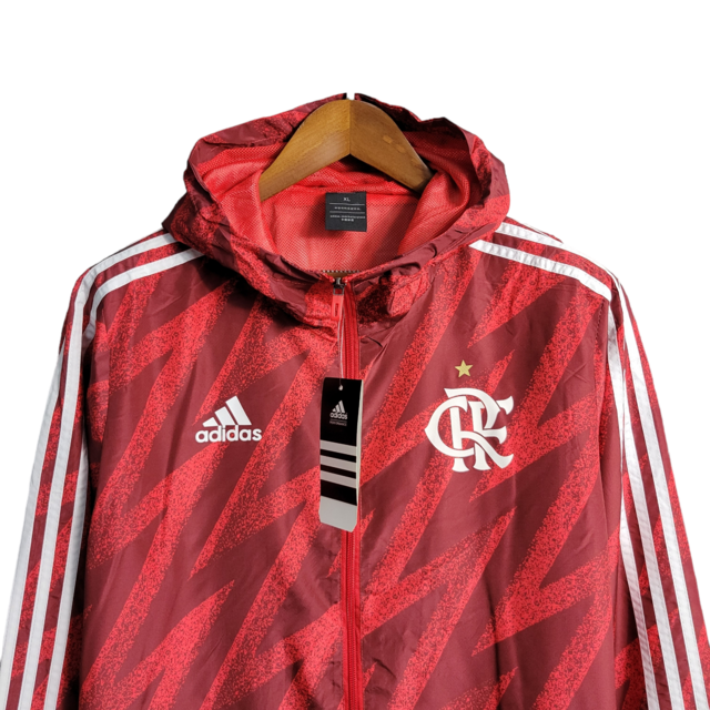 Jaqueta Corta-Vento Flamengo 23/24 Masculina Adidas - Vermelha com detalhes em preto e simbolo em branco