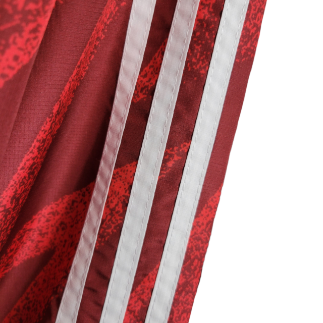 Jaqueta Corta-Vento Flamengo 23/24 Masculina Adidas - Vermelha com detalhes em preto e simbolo em branco