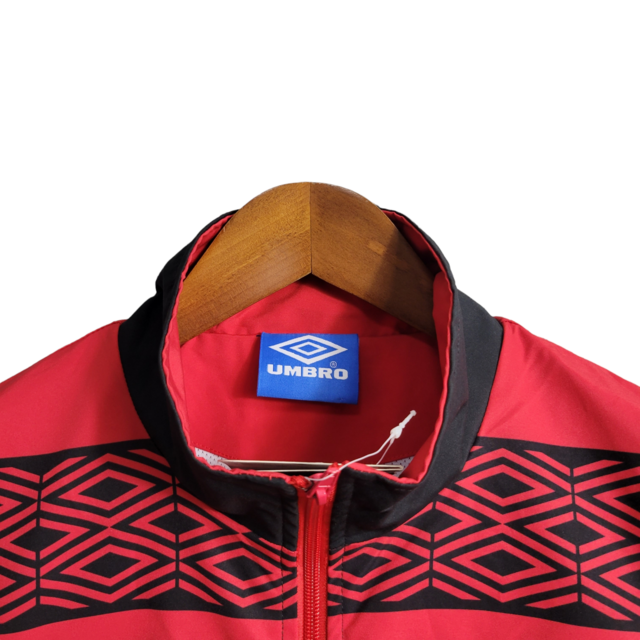 Jaqueta Corta-Vento Flamengo 22/23 Masculina Umbro - Vermelho com detalhes em preto